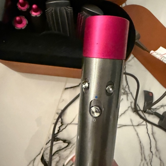 Dyson air wrap set in pink great condition - Picture 3 of 3